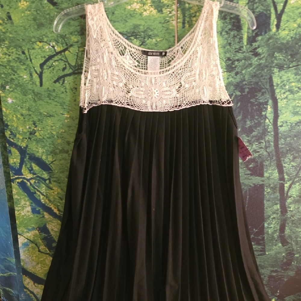 Star Vixen Black and White Lace Dress